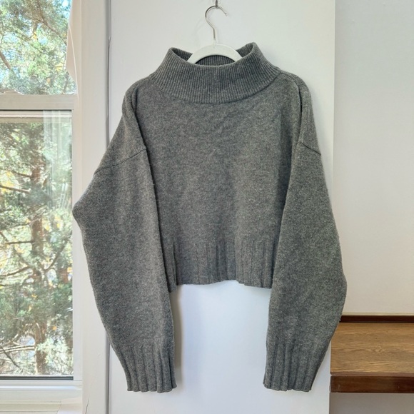 Reformation Elvezia Regenerative Wool Turtleneck Sweated Cropped Knit Grey Large - Picture 3 of 11